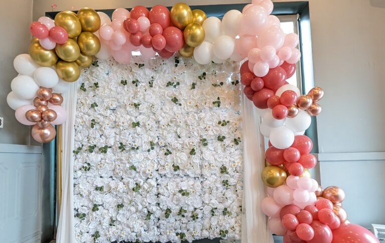 Montage de grand mur de fleurs
