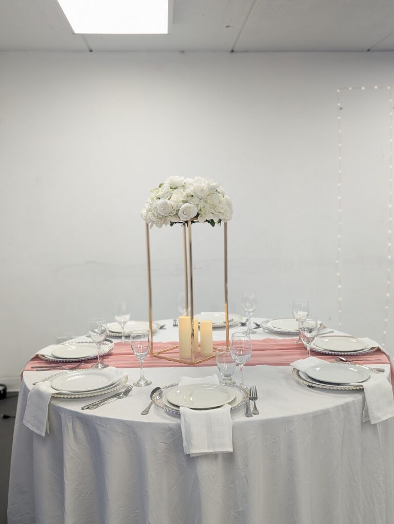 Location chemin de table rose