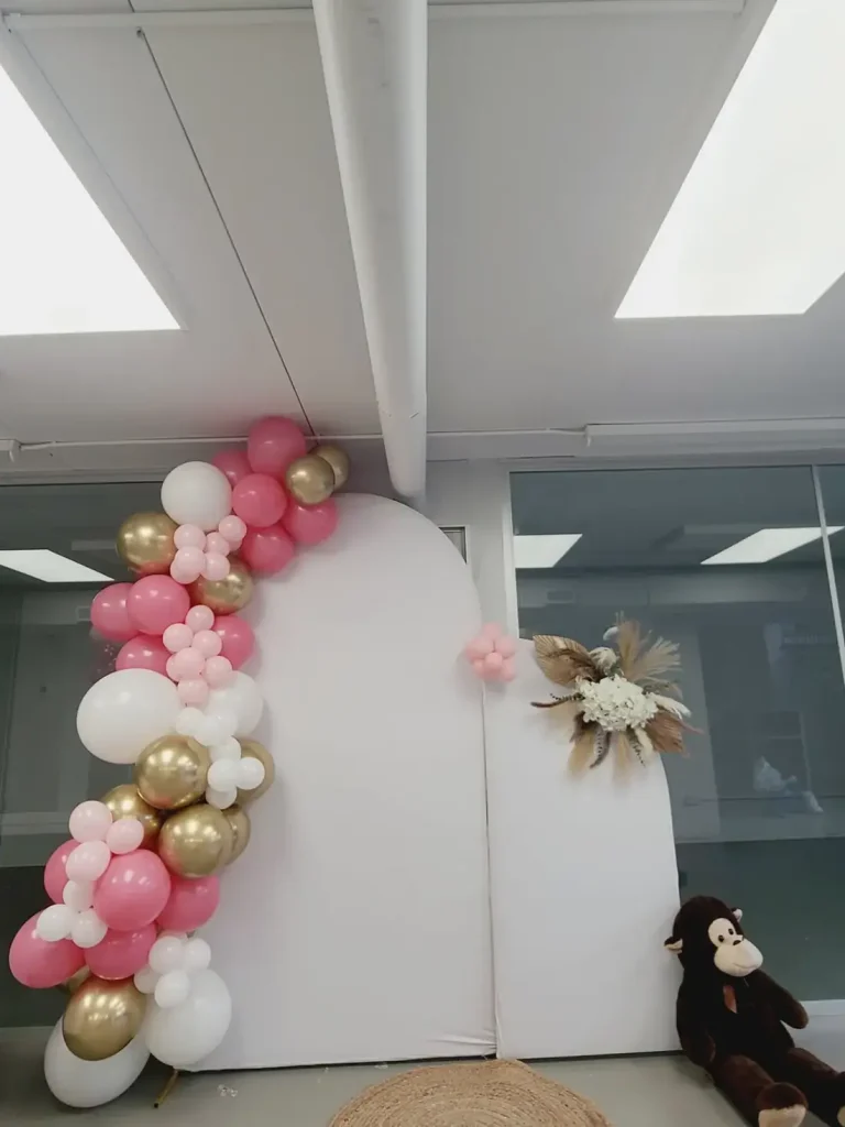 Arche ballons rose et or, baby shower à Victorin